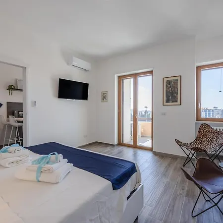 Licia & Tonino Apartments Near The Station Lecce Exterior foto