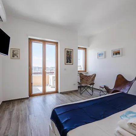 Licia & Tonino Apartments Near The Station Lecce Exterior foto