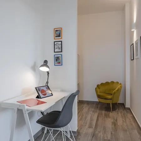 Licia & Tonino Apartments Near The Station Lecce Exterior foto