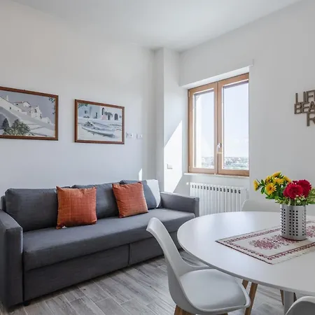 Licia & Tonino Apartments Near The Station Lecce Exterior foto